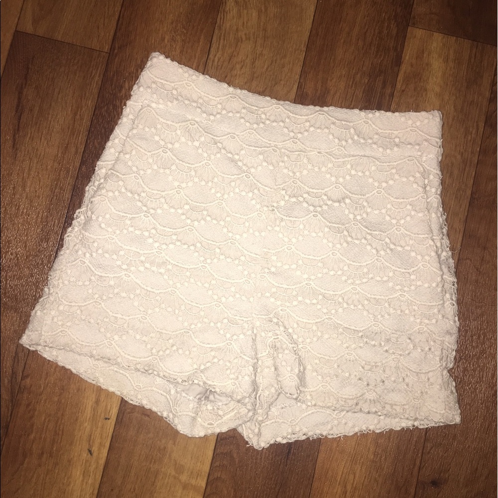 Express high waist lace shorts 🔥🔥