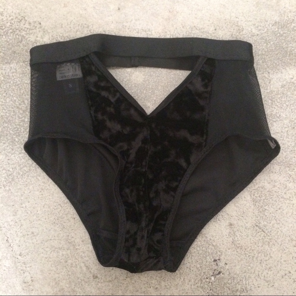 EastnWest Label Velvet Underwear