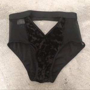 EastnWest Label Velvet Underwear