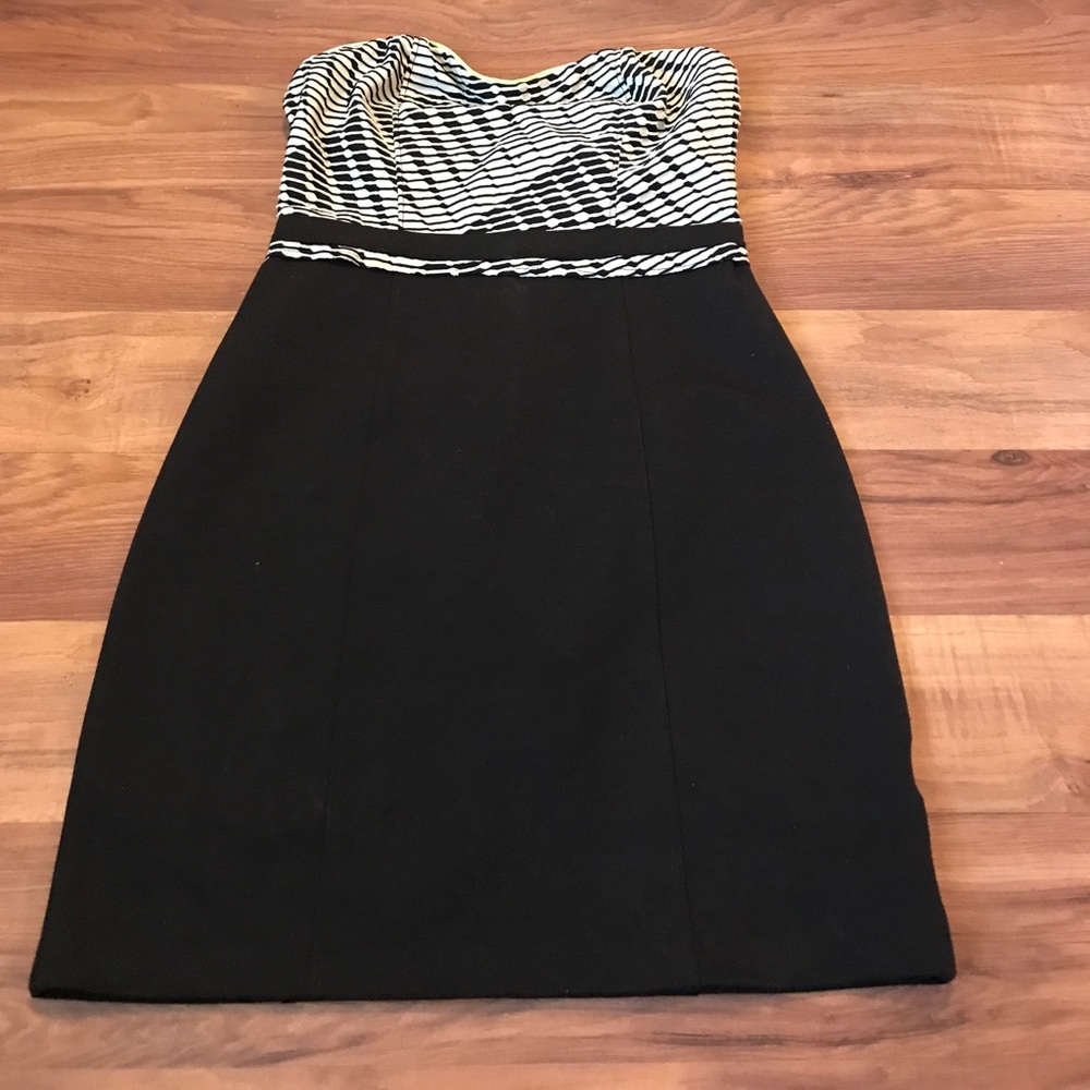 Short party dress with neon zipper