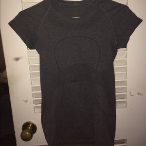 LULULEMON TOP