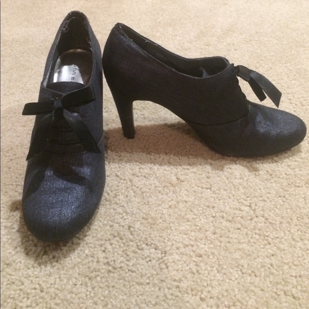 Grey Pumps