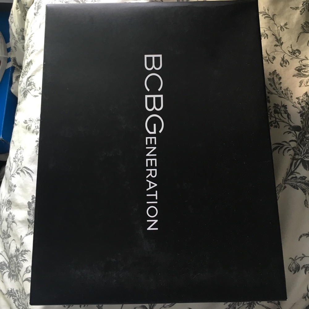 BCBG BG-rameena pump size 9