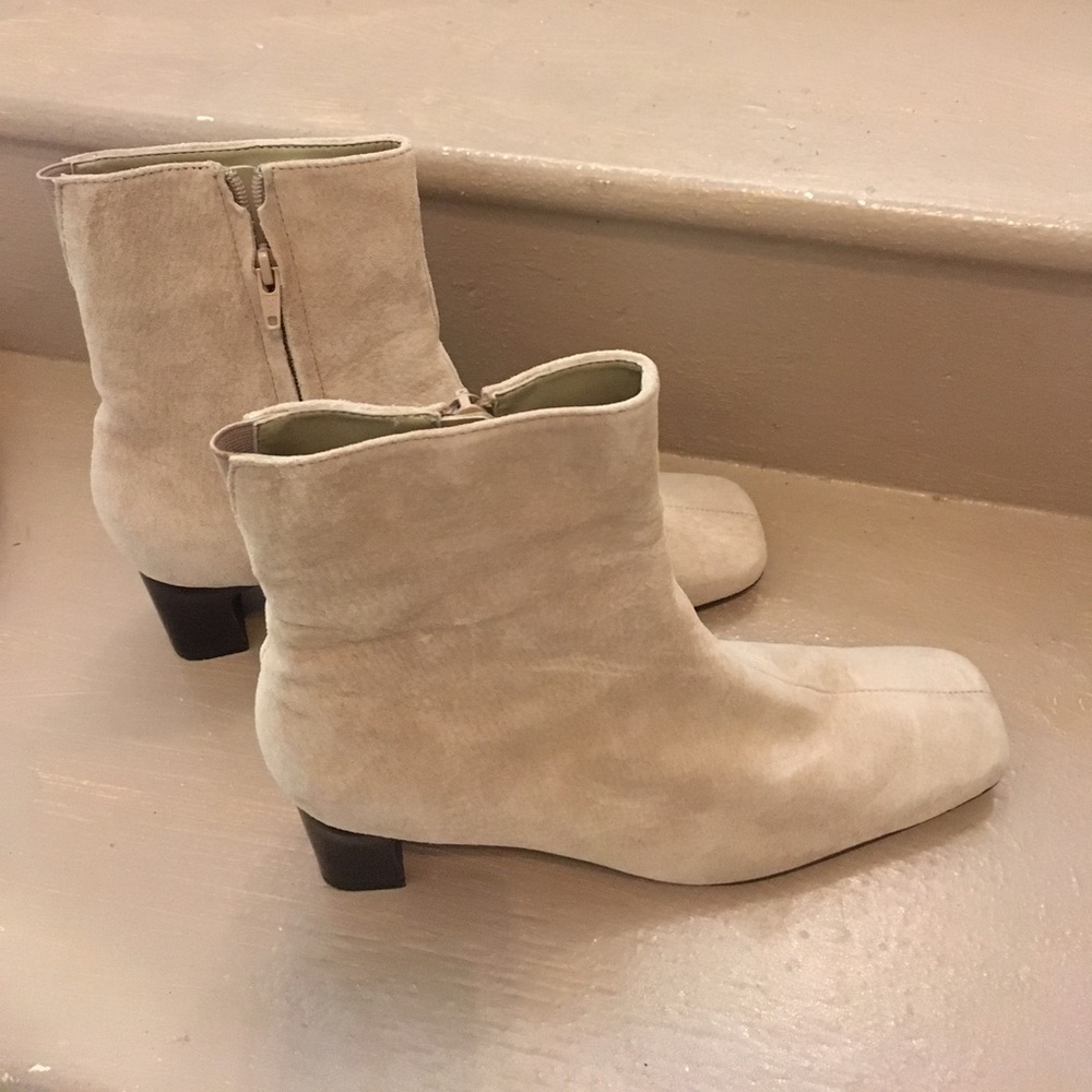 Nice cream leather short boots booties zip 2" heel