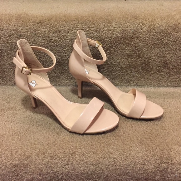 Product Info Find helpful customer reviews and review ratings for Naturalizer Women's Cassie Gladiator Sandal at skillfulnep.tk Read honest and unbiased product reviews from our users.
