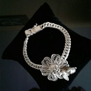 Bracelet with honeycomb