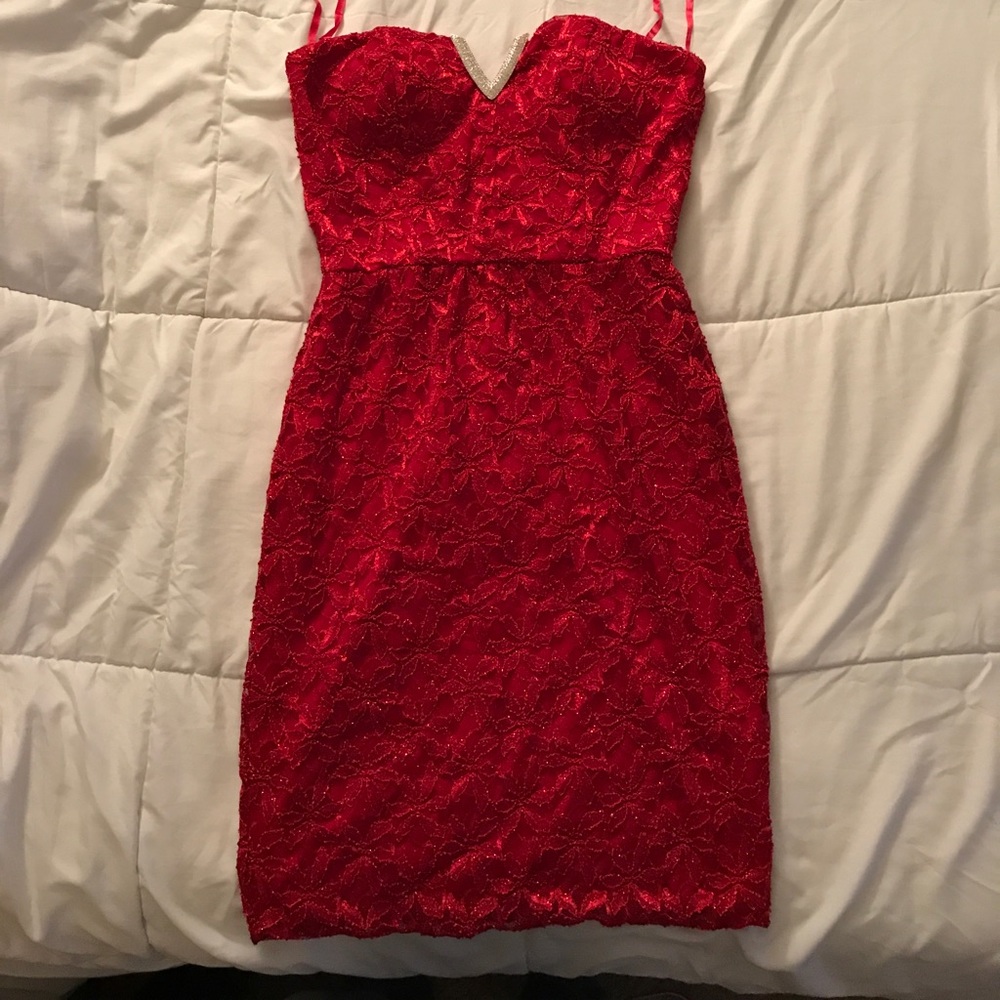 Love Reign Strapless V-Bust lace dress