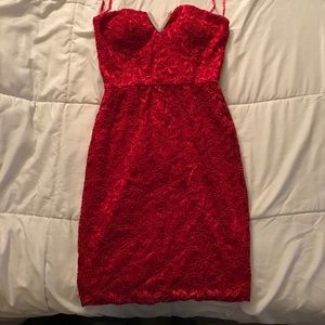 Love Reign Strapless V-Bust lace dress