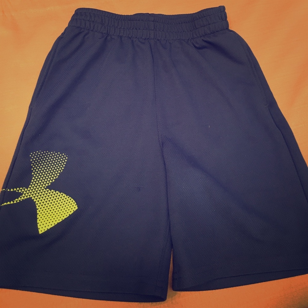 Under Armour boys size 6 basketball shorts
