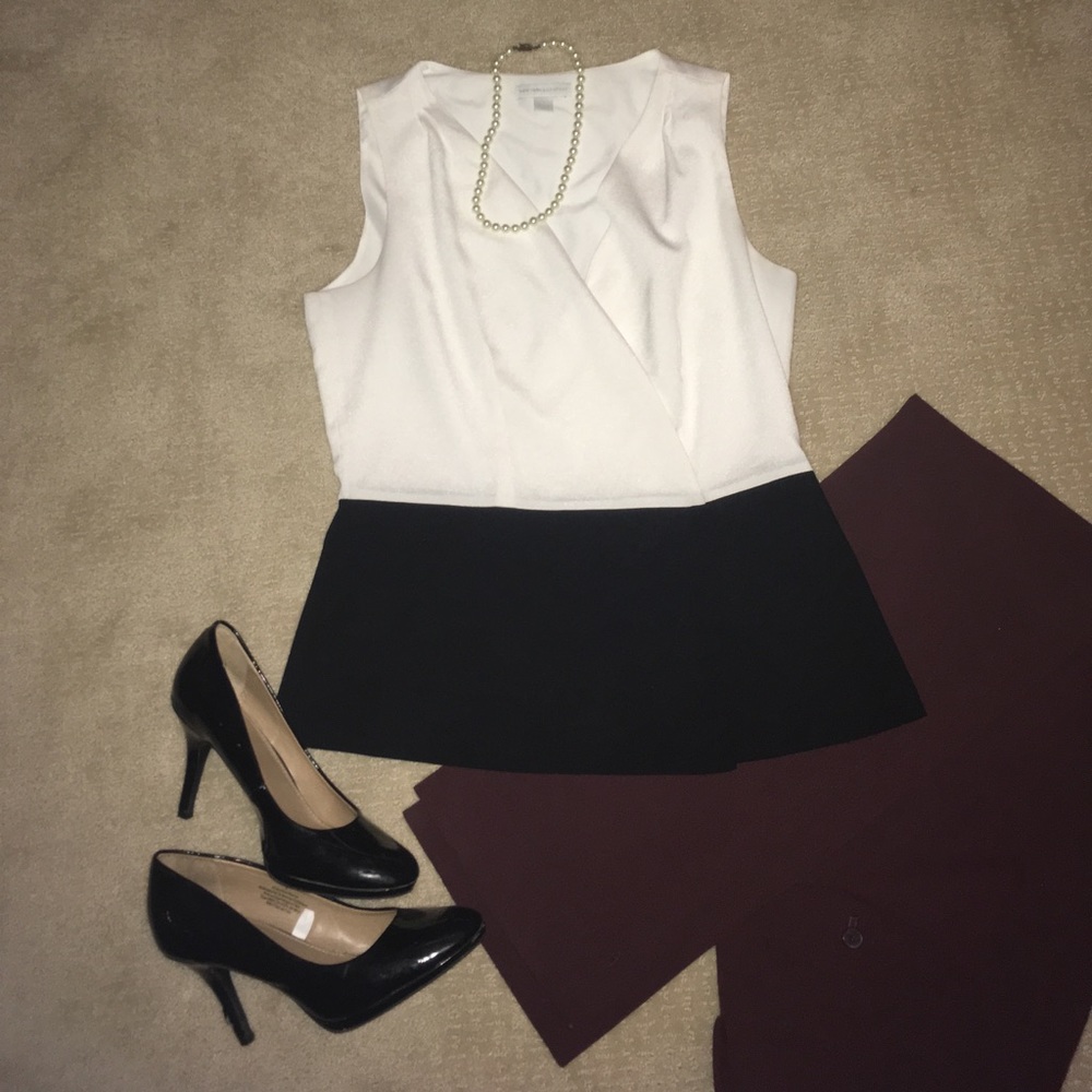 New York & Co Black and white wrap top. size Md