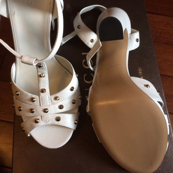 Pristine white Gucci round toe studded sandals