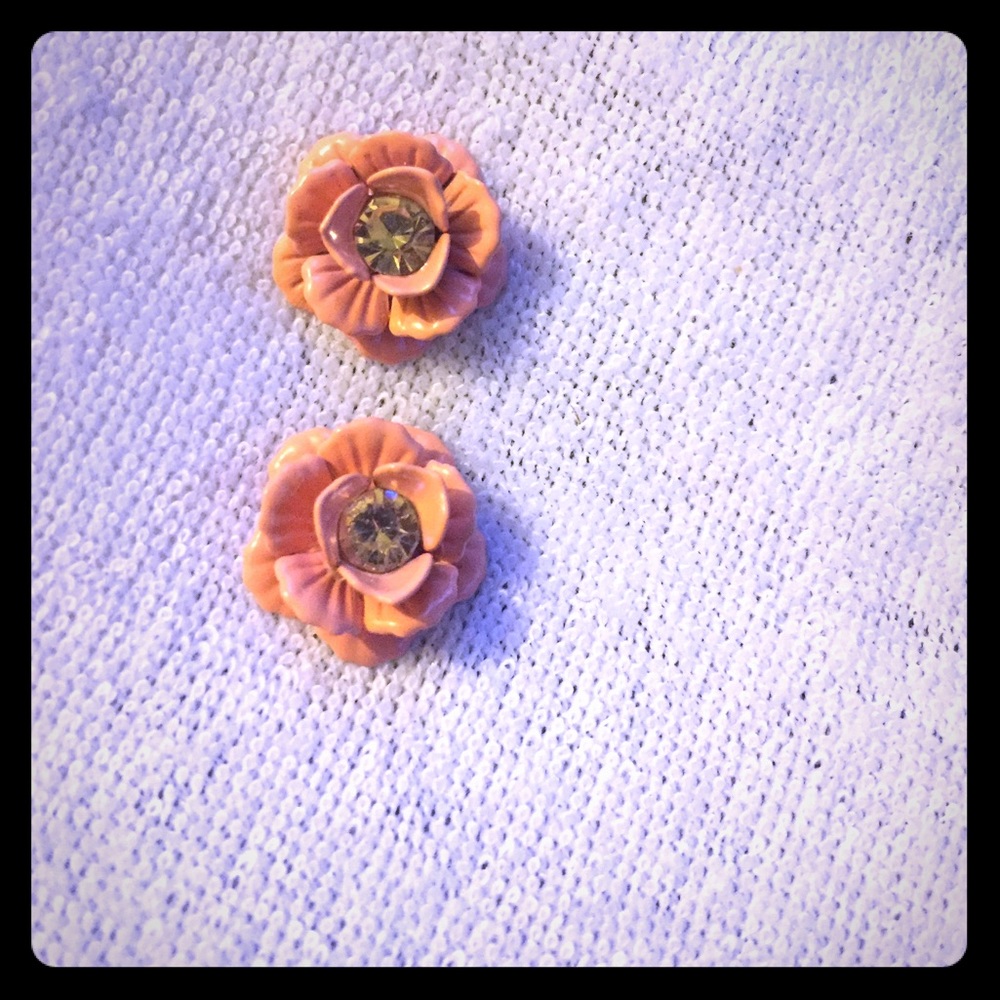 Flower studded earrings