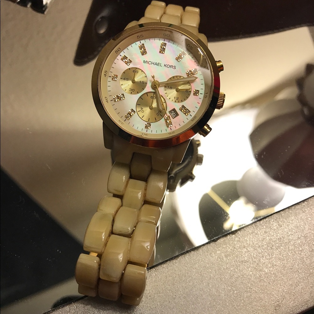 Mk Watch - image 3