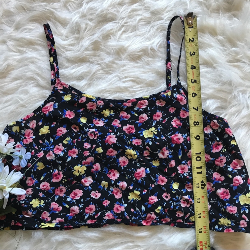Hot Kiss Floral Crop Top - Picture 3 of 7