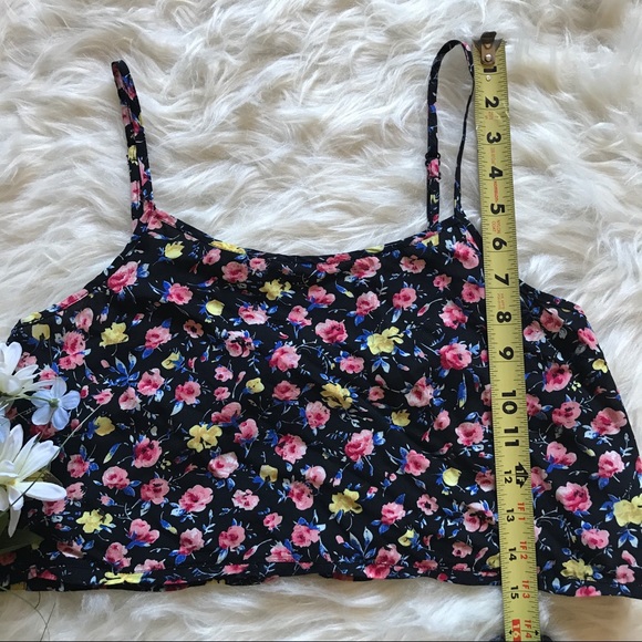 Hot Kiss Floral Crop Top - Picture 3 of 7