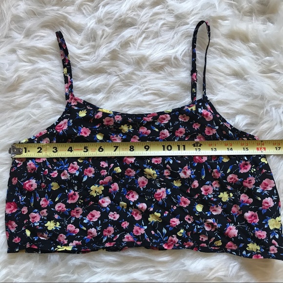 Hot Kiss Floral Crop Top - Picture 4 of 7