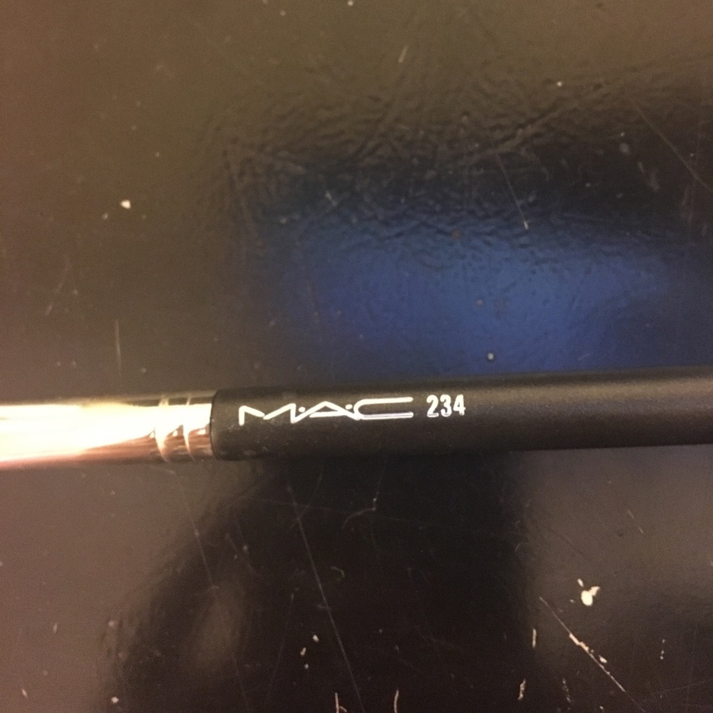 MAC 234 brush