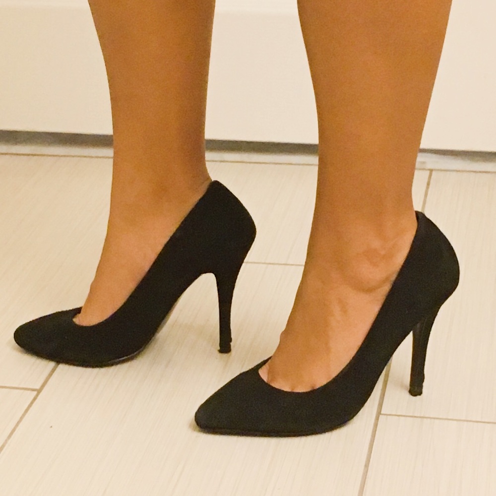 🚨SOLD🚨 Steve Madden Black Pumps