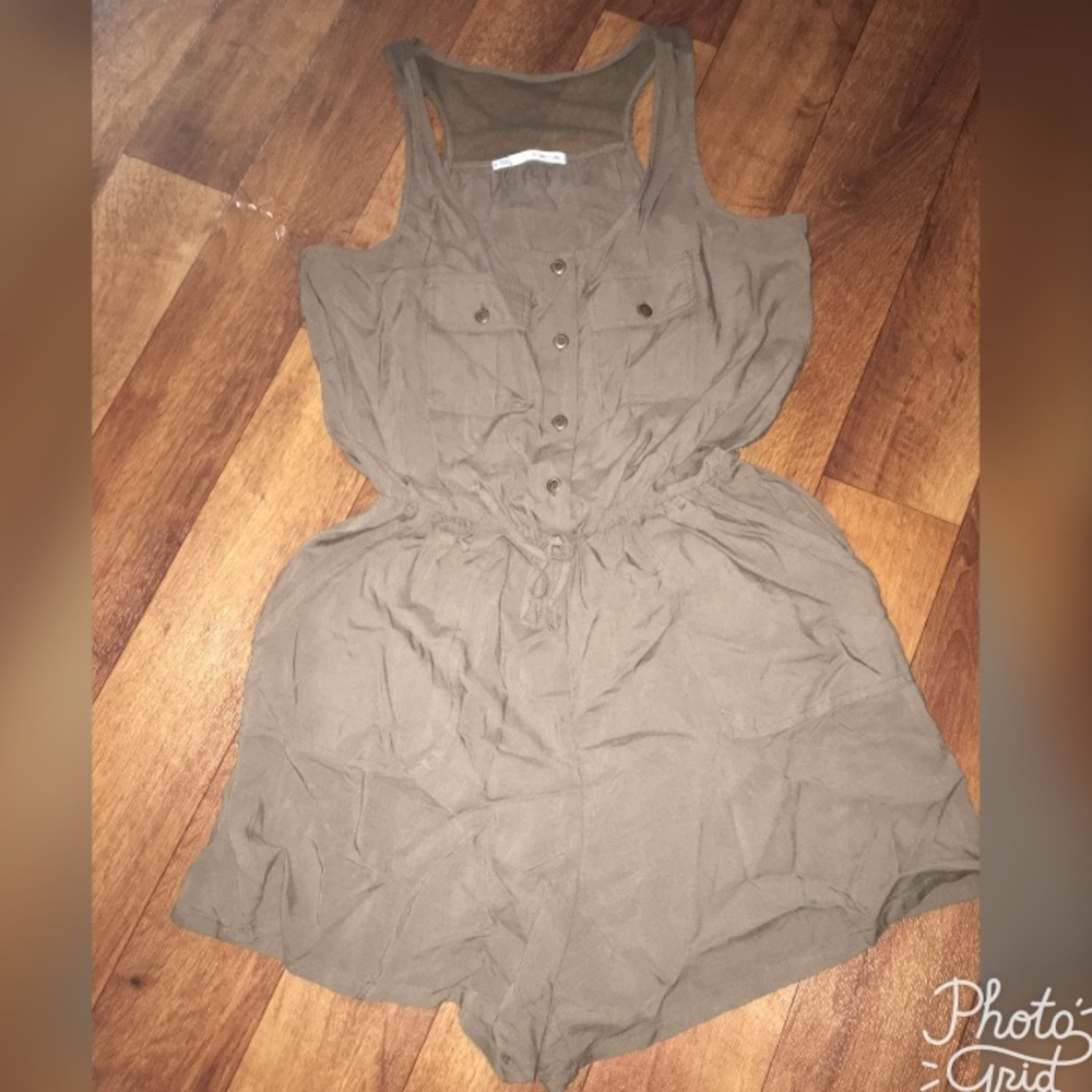 Maurices olive romper 🔥