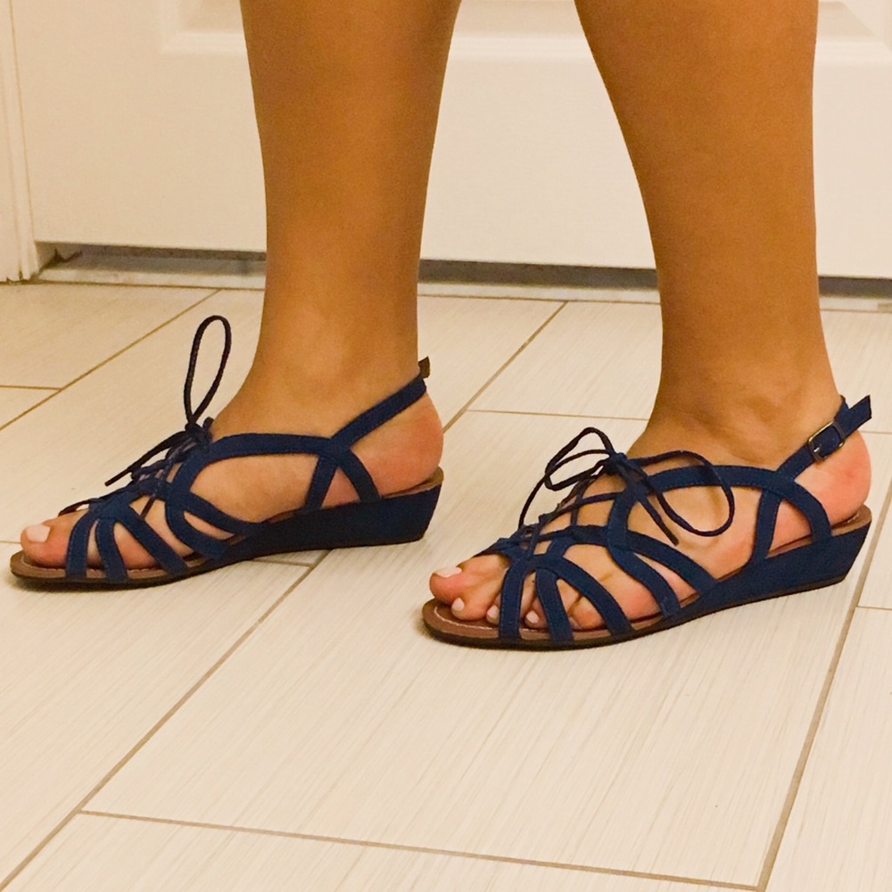 🚨🚨SOLD🚨🚨Strappy sandals