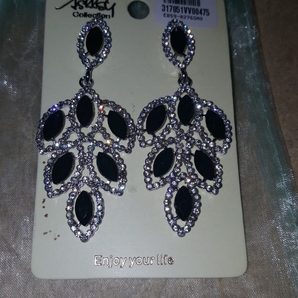 😊♥️Earrings, sparkle and shine.🌹 - Picture 2 of 4
