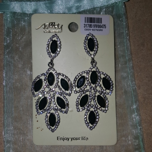 😊♥️Earrings, sparkle and shine.🌹 - Picture 3 of 4