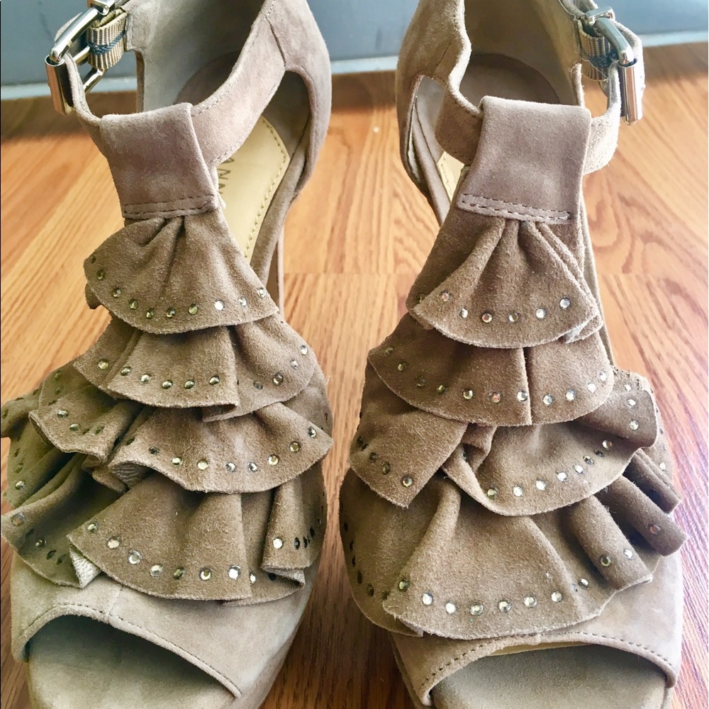 Dressy stiletto shoes, Suede with beads