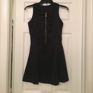 Black zipper sleeveless dress