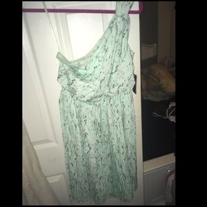 Mint semi formal Vince Camuto dress size 6