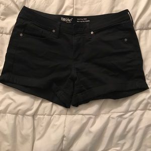 Mid rise black short shorts