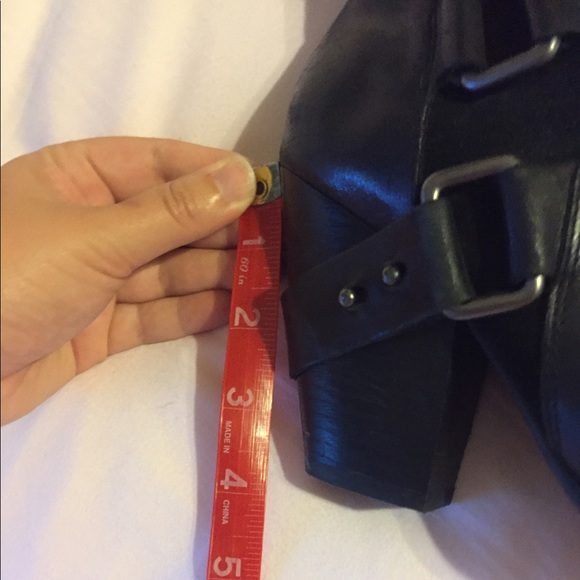 Like New!-Black Guess Boots - Picture 4 of 4