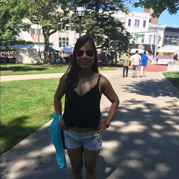 Meet your Posher, Alona - Picture 3 of 4