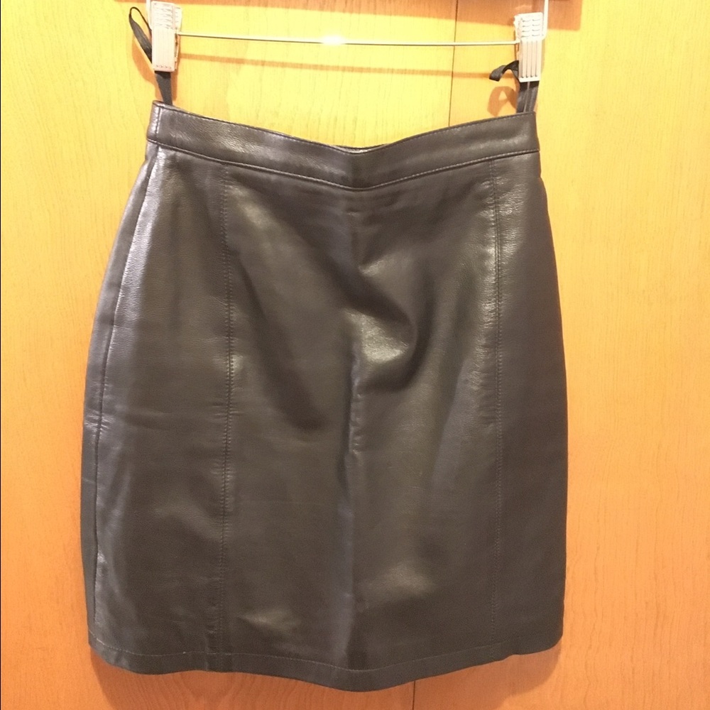 Wilsons genuine leather black mini skirt