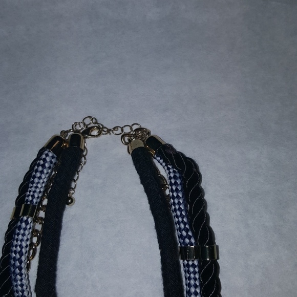 SOLD IN BUNDLE♥️Beautiful statement necklace - Picture 5 of 6