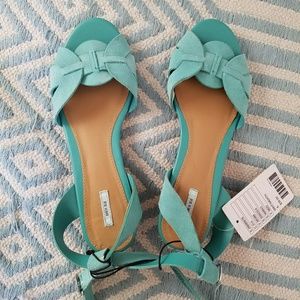 Urban Outfitter Kimchi Blue Flatforms sandals