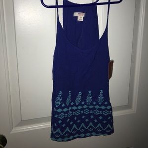 tank top. SIZE: Small