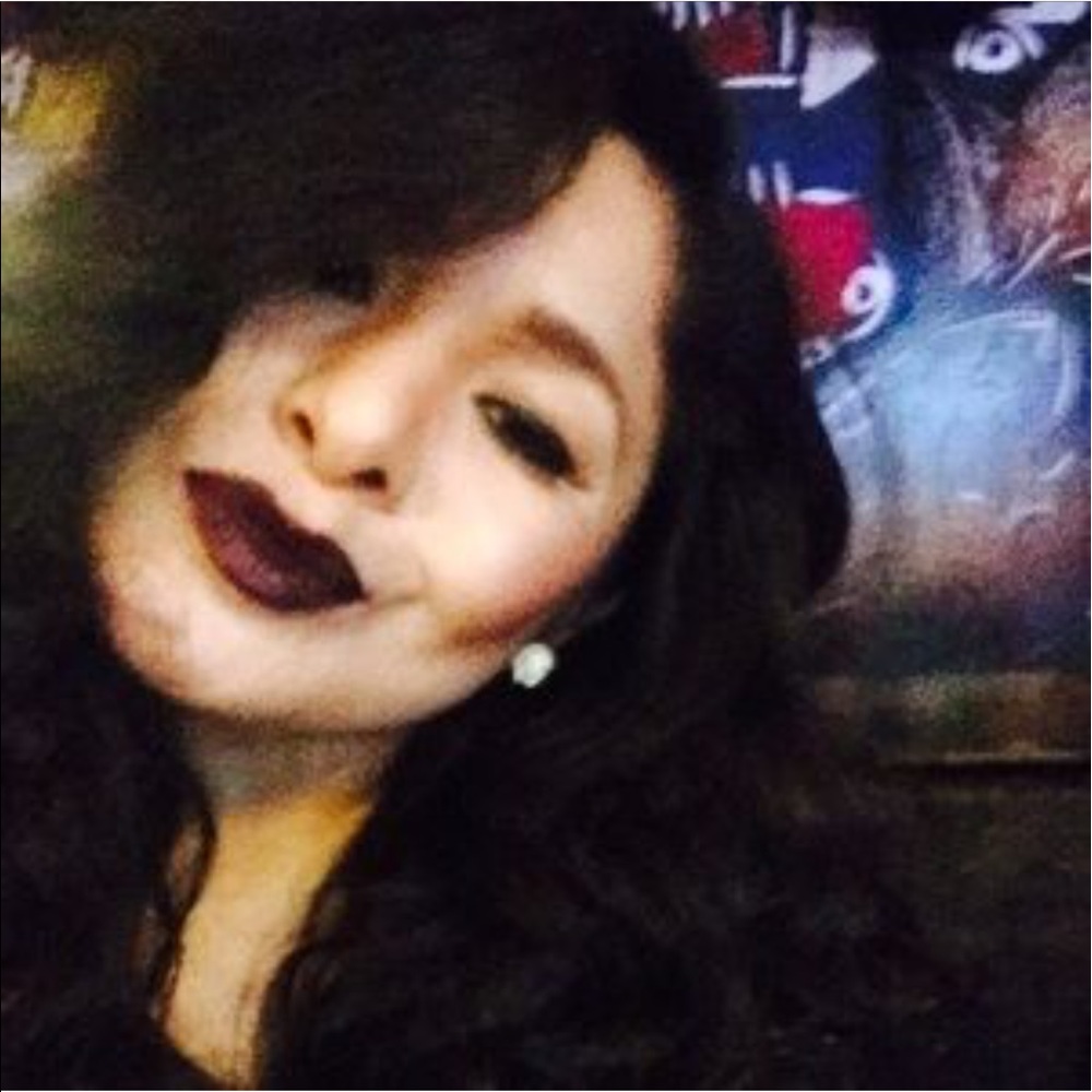 Meet your Posher, Claudia