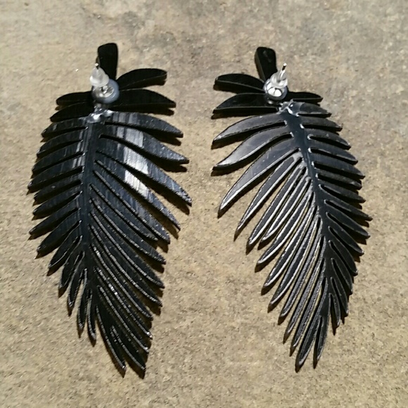 🎈Acrylic Laser Cut Palm Tree Frond Black Earrings - Picture 3 of 5