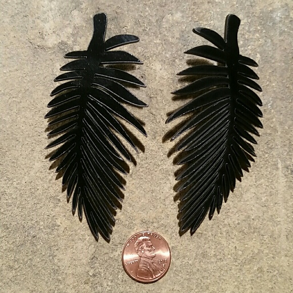 🎈Acrylic Laser Cut Palm Tree Frond Black Earrings - Picture 4 of 5