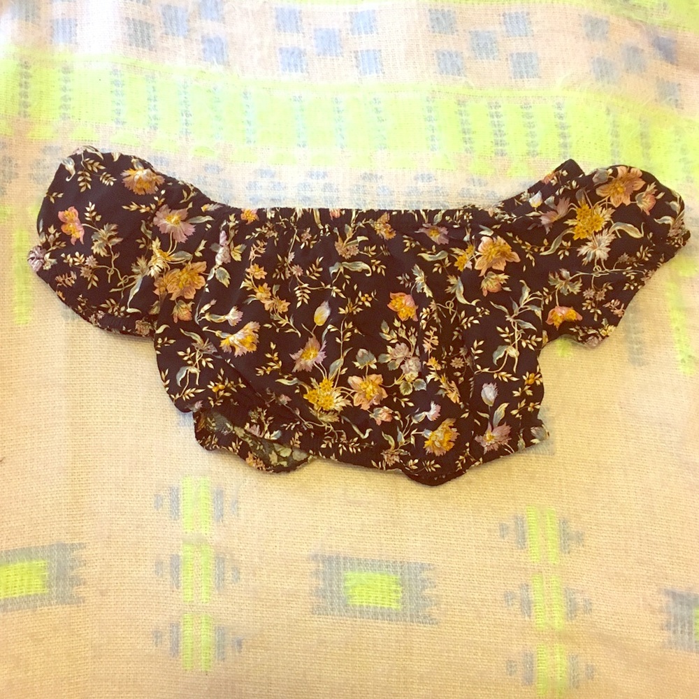 Short sleeve crop top by AE