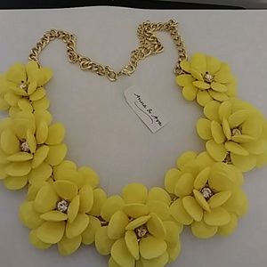 WeekenBeautiful yellow Necklace🌻🌻🌻
