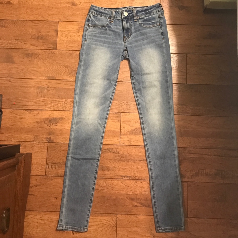 Light wash AE jeans