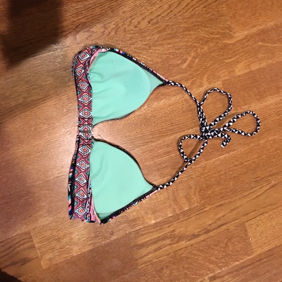 Brand new bikini top - Picture 2 of 3