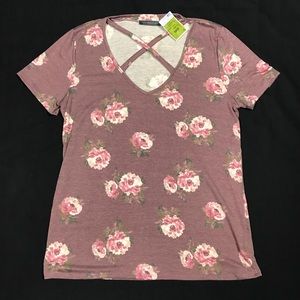 🎊HOST PICK🎊 NWT West Coast Love Floral V-Neck
