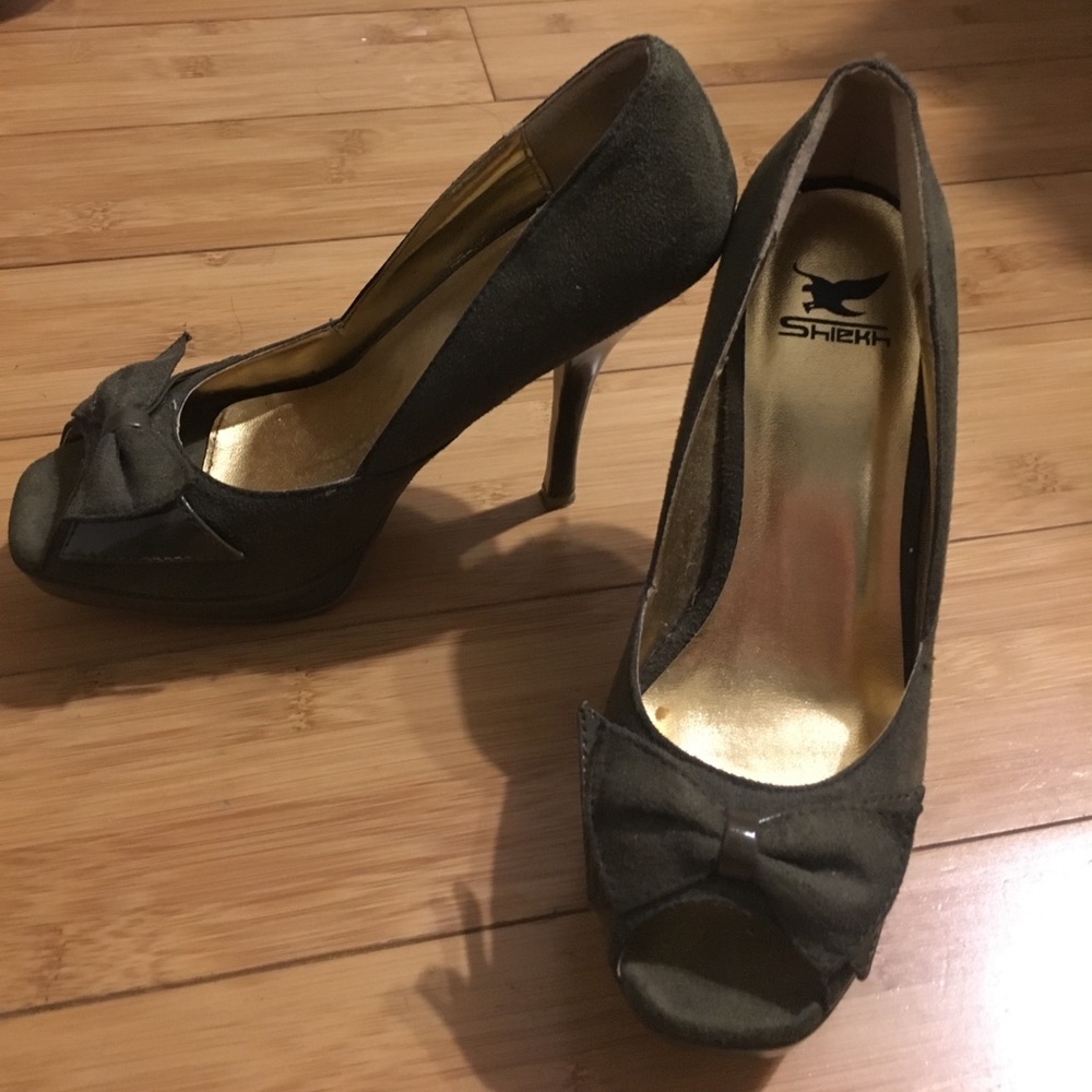 Olive green pumps