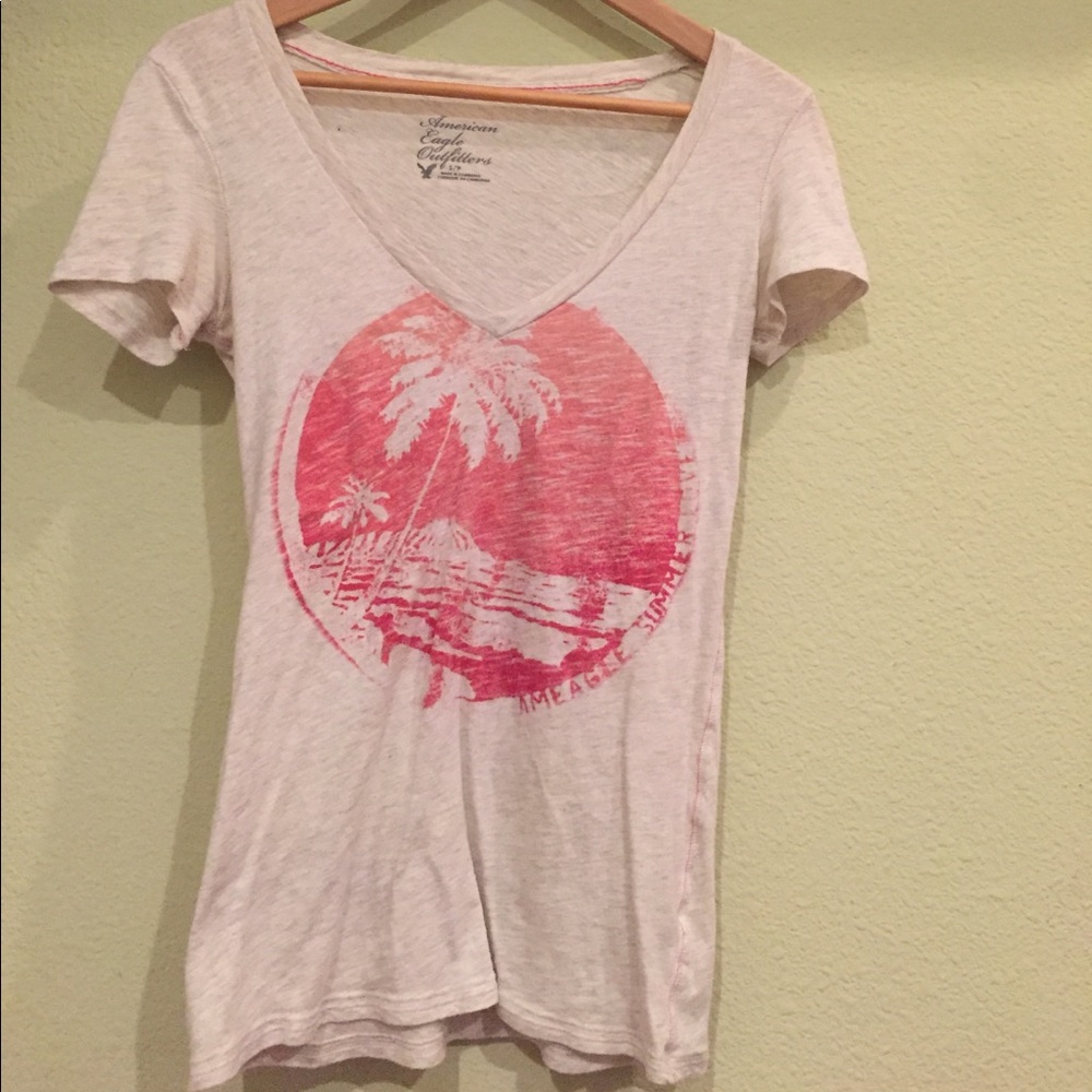 American Eagle Print Vneck Tee