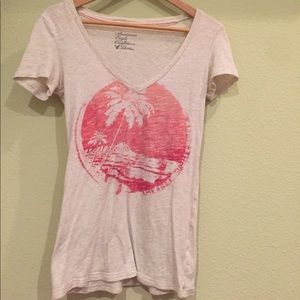 American Eagle Print Vneck Tee