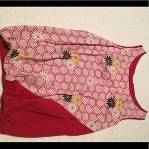 SCKC very cute top with keyhole back.