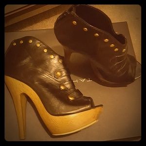 Wooden Black Leather Platform Shoes