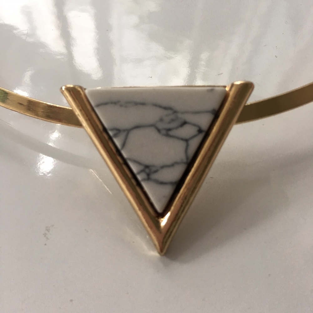 "Bri" Bohemian Marble Gold Cuff Necklace - Picture 4 of 5